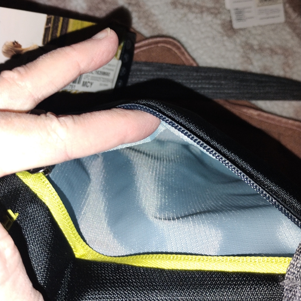 Travelon Anti Theft Greenlander Small Crossbody - Picture 5 of 13
